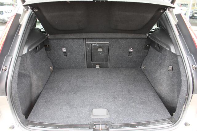 Volvo XC40 T4 Recharge Inscription | 360 camera | H&K Audio | Schuif/kantel dak | Stoel/stuur verwarming | BLIS |