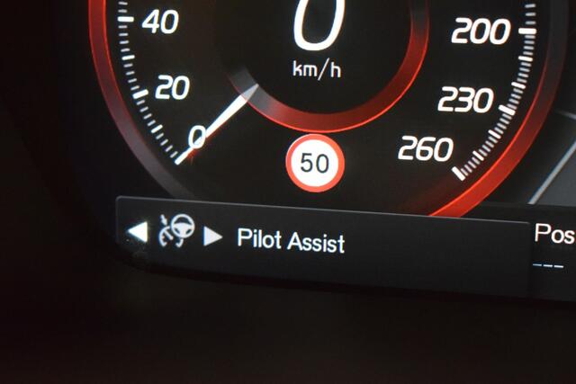 Volvo XC40 2.0 T4 190pk AUT8 Momentum Trekhaak 1800kg/ Leer/ Stoelverw./ Camera/ Adapt. Cruise