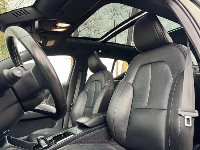 Volvo XC40 Recharge P8 AWD SOH 91% R-Design/Warmtepomp/Leer/Pano/360Camera/Acarplay/Fabrieksgarantie