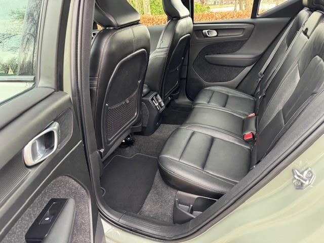 Volvo XC40 Recharge P8 AWD SOH 91% R-Design/Warmtepomp/Leer/Pano/360Camera/Acarplay/Fabrieksgarantie