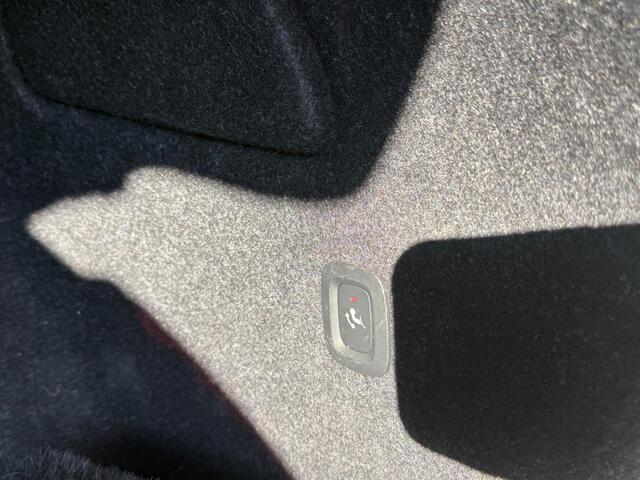 Volvo XC40 Recharge Ultimate 70 kWh | Warmtepomp | Trekhaak | Panoramadak | Harman Kardon Audio | Navigatie | Android Auto | Apple Carplay | Stoelverwarming | Keyless Entry