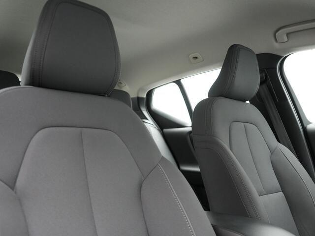 Volvo XC40 T4 Plus Bright Plug In Hybrid 211pk Dealer O.H. PHEV | Trekhaak Af Fabriek | Camera | Harman / Kardon | Sportstoelen Memory & Verwarmd | Keyless | Stuur Verwarmd | Apple Carplay | Virtual | Navigatie | DAB |