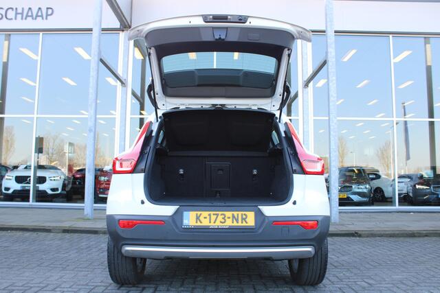 Volvo XC40 T2 Automaat Business Pro | Org. NL. | Schuif/kanteldak | Camera | PDC Achter | Leder | 18" LMV | Climate control |