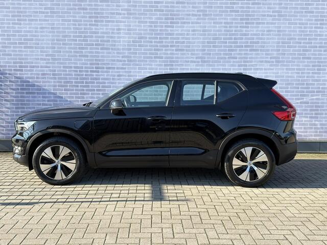Volvo XC40 1.5 T4 Recharge R-Design Expression | Trekhaak | 360º Camera | Verwarmde Voorstoelen en Achterbank | Stuurverwarming | Navigatie | Keyless Entry | BLIS |