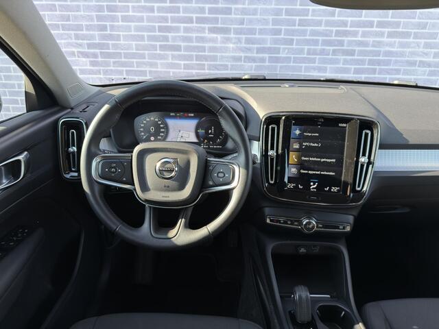 Volvo XC40 1.5 T4 Recharge R-Design Expression | Trekhaak | 360º Camera | Verwarmde Voorstoelen en Achterbank | Stuurverwarming | Navigatie | Keyless Entry | BLIS |