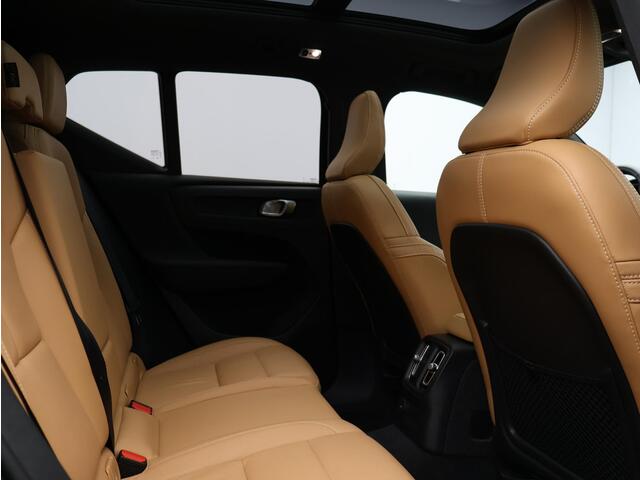 Volvo XC40 T4 Recharge Inscription / Trekhaak / Pan. dak / Styling kit / Privacy glass / Stoel+stuur+voorruitverwarming / Full led