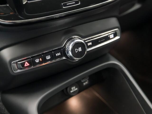 Volvo XC40 1.5 T4 Recharge R-Design 211Pk Automaat (PANORAMADAK, BLACKPACK, APPLE CARPLAY, 360 CAMERA, TREKHAAK, LEDER/ALCANTARA, HARMAN/KARDON, GETINT GLAS, ZWART HEMEL, NIEUWSTAAT)