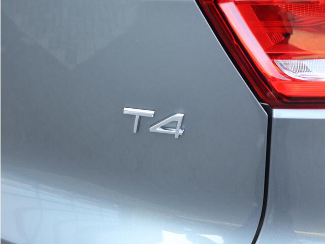 Volvo XC40 2.0 T4 Momentum