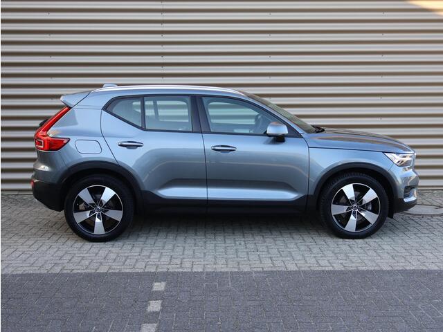 Volvo XC40 2.0 T4 Momentum