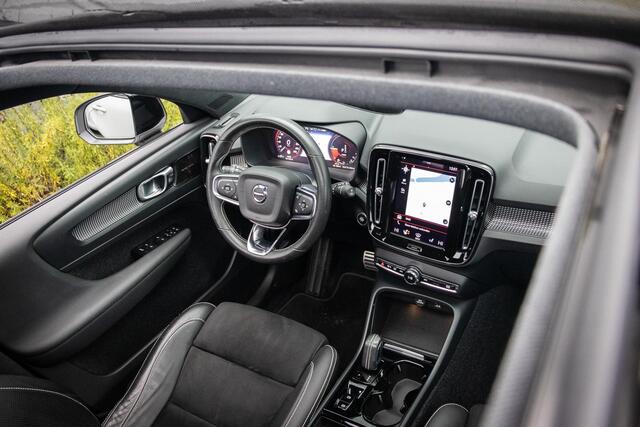 Volvo XC40 1.5 T5 Recharge R-Design | Plug-in Hybrid (PHEV) | Harman Kardon Audio | Panoramadak | BLIS | Trekhaak | Stoelverwarming | Alarm | LED Koplampen Adaptief