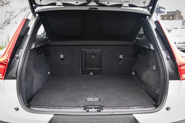 Volvo XC40 1.5 T5 Recharge R-Design | Plug-in Hybrid (PHEV) | Harman Kardon Audio | Panoramadak | BLIS | Trekhaak | Stoelverwarming | Alarm | LED Koplampen Adaptief