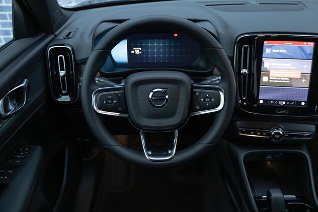 Volvo XC40 Single Motor Extended Range Plus 82 kWh | Trekhaak | Stoel-/Stuurverwarming | Warmtepomp | 20'' | Getint Glas | Parkeercamera | BLIS | Adaptieve Cruise Control
