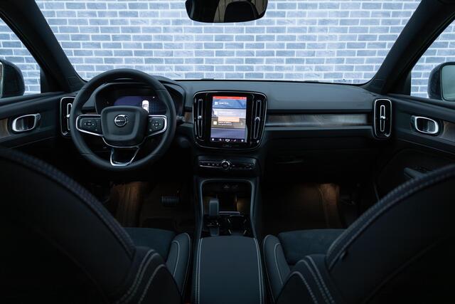 Volvo XC40 Single Motor Extended Range Plus 82 kWh | Trekhaak | Stoel-/Stuurverwarming | Warmtepomp | 20'' | Getint Glas | Parkeercamera | BLIS | Adaptieve Cruise Control
