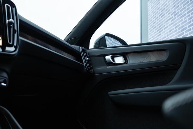 Volvo XC40 Single Motor Extended Range Plus 82 kWh | Trekhaak | Stoel-/Stuurverwarming | Warmtepomp | 20'' | Getint Glas | Parkeercamera | BLIS | Adaptieve Cruise Control