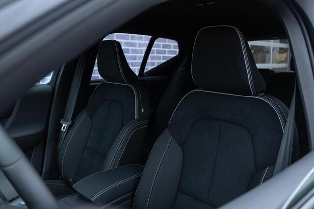 Volvo XC40 Single Motor Extended Range Plus 82 kWh | Trekhaak | Stoel-/Stuurverwarming | Warmtepomp | 20'' | Getint Glas | Parkeercamera | BLIS | Adaptieve Cruise Control