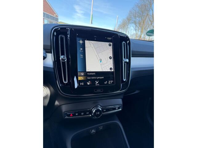 Volvo XC40 1.5 T2 Business Pro | Navigatie | Apple Carplay | Android Auto | Stoelverwarming | LED Koplampen Adaptief | Verwarmde Voorruit | Elektrische Achterklep | BLIS