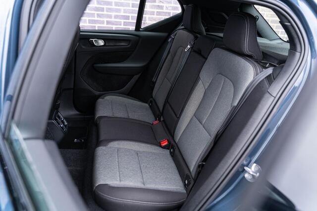 Volvo XC40 2.0 B4 Plus Dark | Trekhaak | Adaptive Cruise Control | Dode hoek detectie BLIS | Harman/Kardon audio | Elektrische stoelverstelling | Stoel- en stuurverwarming | Verwarmde Voorruit |