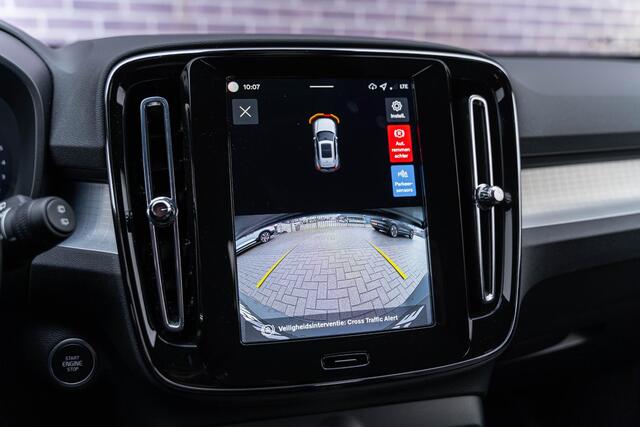 Volvo XC40 2.0 B4 Plus Dark | Trekhaak | Adaptive Cruise Control | Dode hoek detectie BLIS | Harman/Kardon audio | Elektrische stoelverstelling | Stoel- en stuurverwarming | Verwarmde Voorruit |