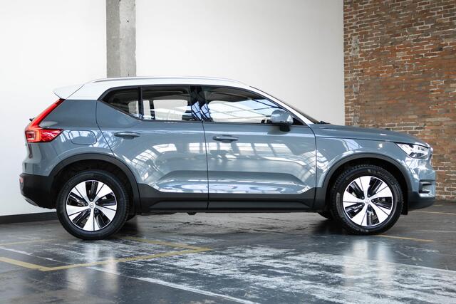 Volvo XC40 B4 Automaat Business Pro | Adaptieve cruise control | BLIS | Zwarte Roofrails optioneel | Parkeercamera | Volvo on Call | Navigatie | 18 inch Lichtmetalen velgen