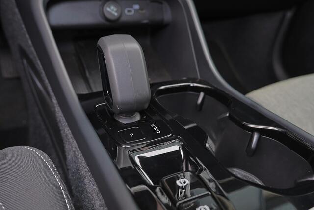 Volvo XC40 B3 Plus Black Edition - IntelliSafe Assist & Surround - 360º Camera - Harman/Kardon audio - Verwarmde voorstoelen & stuur - Parkeersensoren voor & achter - Elektr. bedienb. voorstoelen met geheugen links - Draadloze tel. lader - Extra getint glas - 20' LM