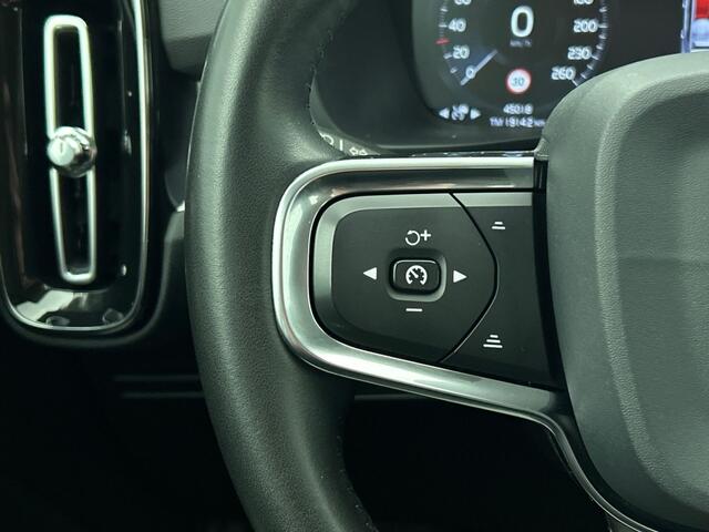 Volvo XC40 T3 Momentum Pro | Trekhaak | Pilot Assist | Camera | BLIS |