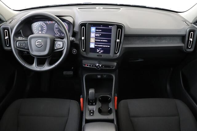 Volvo XC40 T2 AUT. MOMENTUM CORE -CRUISE|METALLIC|PDC|CARPLAY|TREKHAAK|17"