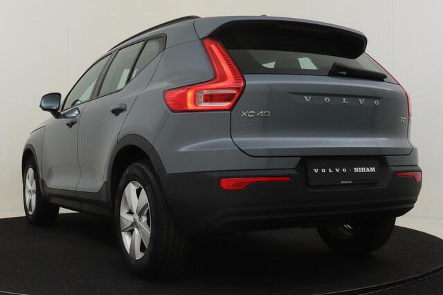 Volvo XC40 T2 AUT. MOMENTUM CORE -CRUISE|METALLIC|PDC|CARPLAY|TREKHAAK|17"