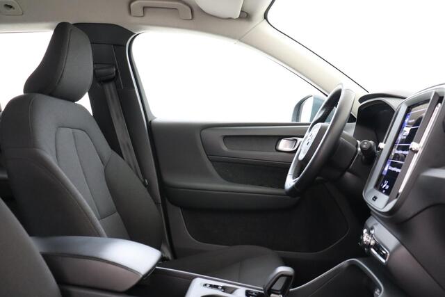 Volvo XC40 T2 AUT. MOMENTUM CORE -CRUISE|METALLIC|PDC|CARPLAY|TREKHAAK|17"