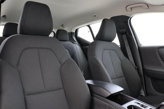 Volvo XC40 T2 AUT. MOMENTUM CORE -CRUISE|METALLIC|PDC|CARPLAY|TREKHAAK|17"