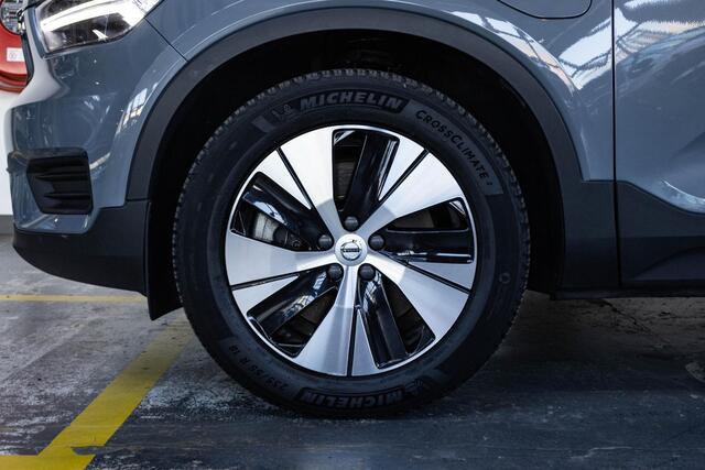 Volvo XC40 T4 Recharge Inscription Expression | Parkeersensoren voor en achter | Parkeercamera | Volvo on Call | Navigatie | 4-Seizoenenbanden | Sensus Connect met High Performance Audio | Climate Control | Cruise Control