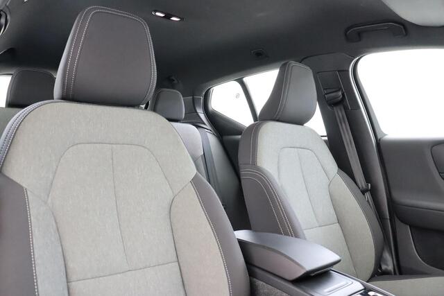 Volvo XC40 B4 (M-HYBRID) PLUS DARK -CAMERA|ADAP.CRUISE|VERW.VOORRUIT|TREKHAAK|HARMAN/KARDON|19"