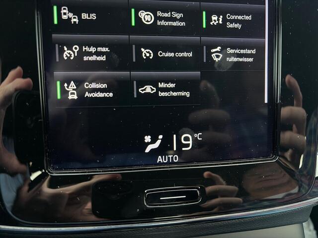 Volvo XC40 1.5 T5 Twin Engine R-Design | Trekhaak | Adaptieve Cruise Control | Power Seats | Parkeer Camera | BLIS | CarPlay | Memory |