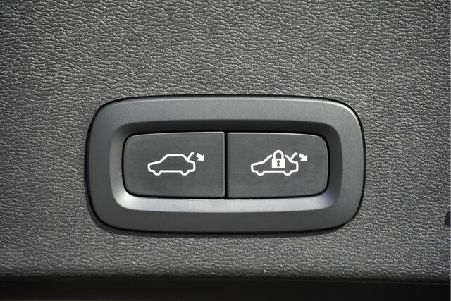 Volvo XC40 1.5 T3 Automaat! Business Pro BJ2020 Lmv 18" | Led V+A | Pdc | Keyless entry | Elek. trekhaak | Elek. achterklep | Achteruitrijcamera | App-Connect | Navi | Virtual cockpit | Climate control | Cruise control | Extra getint glas