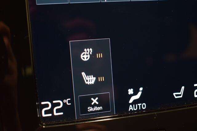 Volvo XC40 T2 130pk AUT8 Momentum BNS Adapt. Cruise/ Apple CarPlay/ Camera/ Stoel en Stuur verw.