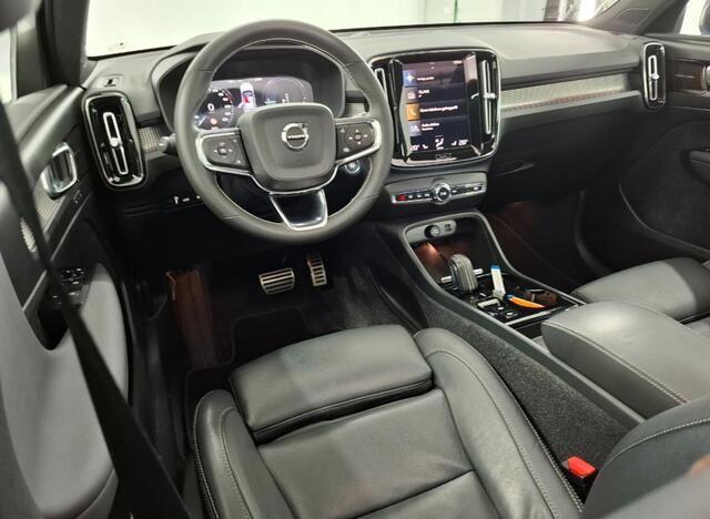 Volvo XC40 1.5 T5 Recharge R-Design | Plug-in Hybrid (PHEV) | Panoramadak | Elektrisch Verstelbare Voorstoelen | Harman Kardon Audio | 360 Graden Camera | Stoelverwarming | Trekhaak | Lederen Bekleding