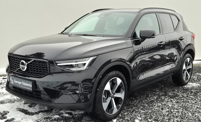 Volvo XC40 2.0 B4 Ultra Dark Panorama Dak - MY 2026 - 19" Wielen - Lighting - Harman Kardon Audio - 360 Camera - Climate - 2000 KG Trekgewicht - Privacy Glass - UD7000 Interieur - voorruit verwarming - Power seats met Memory -.