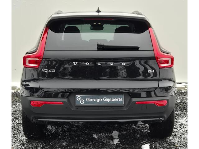 Volvo XC40 2.0 B4 Ultra Dark Panorama Dak - MY 2026 - 19" Wielen - Lighting - Harman Kardon Audio - 360 Camera - Climate - 2000 KG Trekgewicht - Privacy Glass - UD7000 Interieur - voorruit verwarming - Power seats met Memory -.