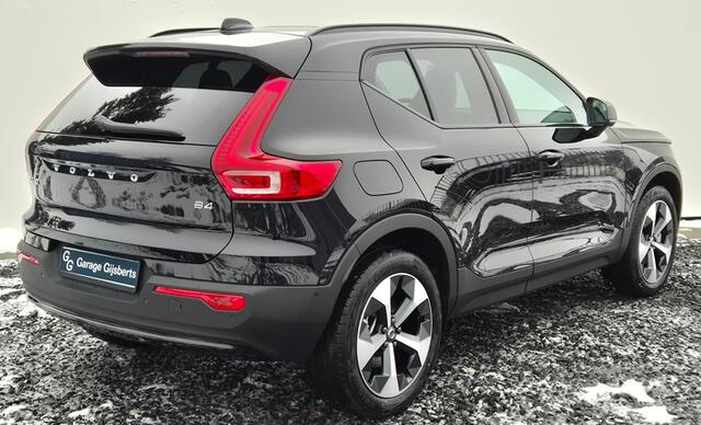 Volvo XC40 2.0 B4 Ultra Dark Panorama Dak - MY 2026 - 19" Wielen - Lighting - Harman Kardon Audio - 360 Camera - Climate - 2000 KG Trekgewicht - Privacy Glass - UD7000 Interieur - voorruit verwarming - Power seats met Memory -.