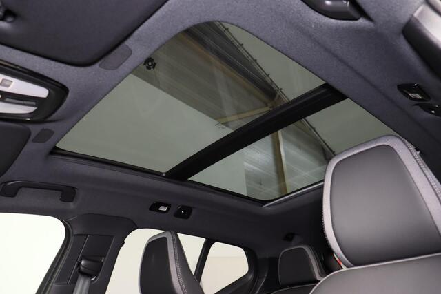Volvo XC40 Recharge Twin Ultimate 78 kWh - Panorama/schuifdak - IntelliSafe Assist & Surround - 360 Graden Camera - Harman/Kardon audio - Verwarmde voorstoelen & stuur - Parkeersensoren voor & achter - Elektr. bedienb. voorstoelen met links geheugen - Warmtepomp - D