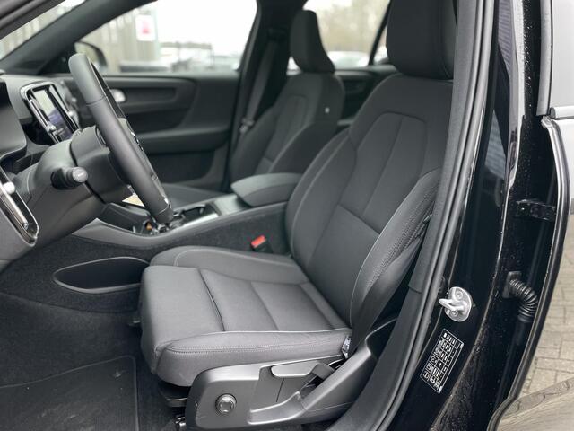 Volvo XC40 Recharge Core 70 kWh | Cruise Control | Google Navigatie | Stoel-/Stuurverwarming | Warmtepomp | Uitschuifbare Beenondersteuning Voorstoelen | 19" Velgen | Trekhaak | Parkeercamera |