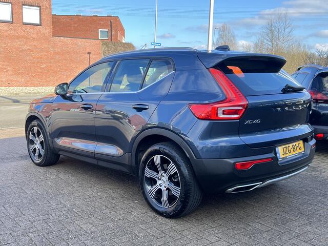 Volvo XC40 2.0 T4 190 pk Inscription Trekhaak Panoramadak Leder 360 Camera ACC Pilot Assist Harman Kardon Audio BLIS DAB Apple Carplay Android Auto Stoelverwarming Scandinavian Line Hoge Zit 8-traps Automaat Super compleet en 1800 kg trekgewicht !