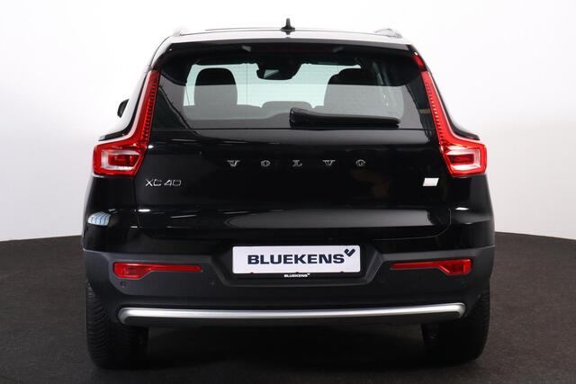Volvo XC40 T5 Recharge Inscription - Panorama/schuifdak - IntelliSafe Assist - 360º Camera - Harman/Kardon audio - Verwarmde voorstoelen & stuur - Parkeersensoren voor & achter - Elektr. bedienb. voorstoelen met geheugen links - Draadloze tel. lader - Elektr. inklap