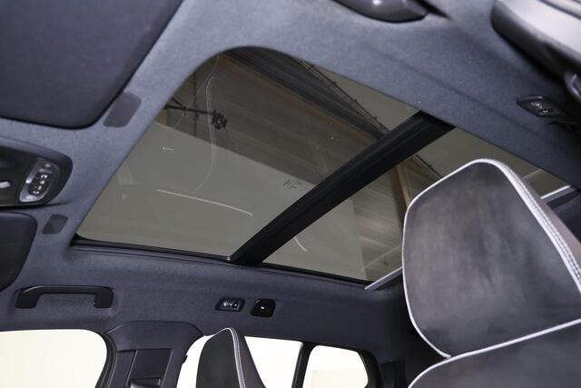 Volvo XC40 T5 Recharge Inscription - Panorama/schuifdak - IntelliSafe Assist - 360º Camera - Harman/Kardon audio - Verwarmde voorstoelen & stuur - Parkeersensoren voor & achter - Elektr. bedienb. voorstoelen met geheugen links - Draadloze tel. lader - Elektr. inklap