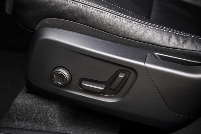 Volvo XC40 Plug-in Hybrid T5 Plus Dark | Adaptieve Cruise Control | Lederen Bekleding | Stoel-/Stuurverwarming | Harman Kardon Audio | Navigatie | Apple Carplay / Android Auto | Voorruitverwarming | BLIS | Getint Glas |