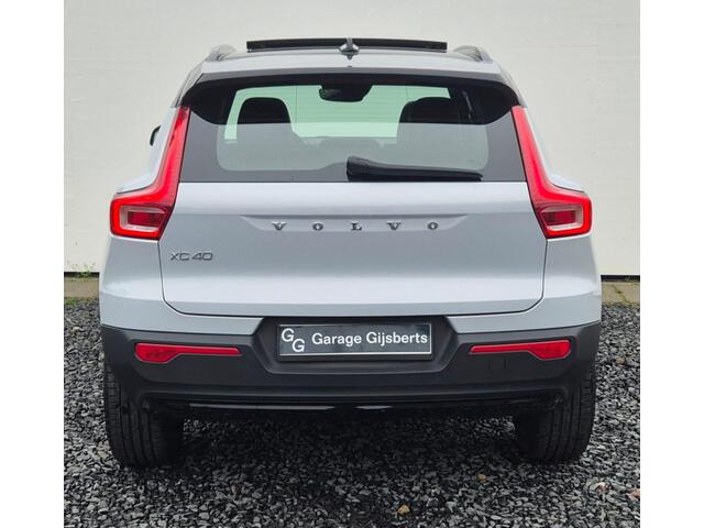 Volvo XC40 1.5 T4 Recharge R-Design Panorama Dak - 20" Wielen - Two Tone - Camera achter - Smartphone lader - Privacy Glass - Climate - MY 2022.