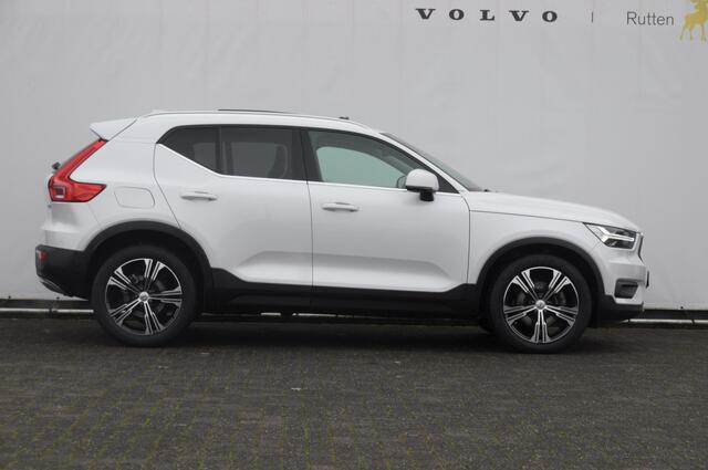 Volvo XC40 B4 211PK Automaat Inscription / Elektrische stoelen met geheugen / Keyless entry / Elektrische achterklep / Harman Kardon audio / Parkeersensoren met camera / stoel - en stuurwielverwarming /