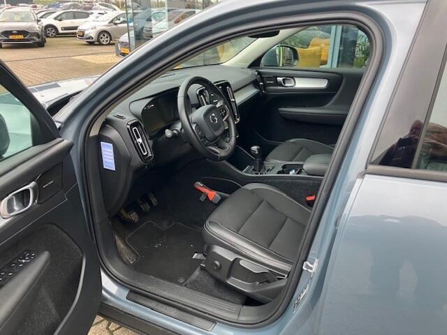 Volvo XC40 1.5 T3 163 pk Momentum - 1e eig - Dealer ond - Navi - camera - stoelverw.