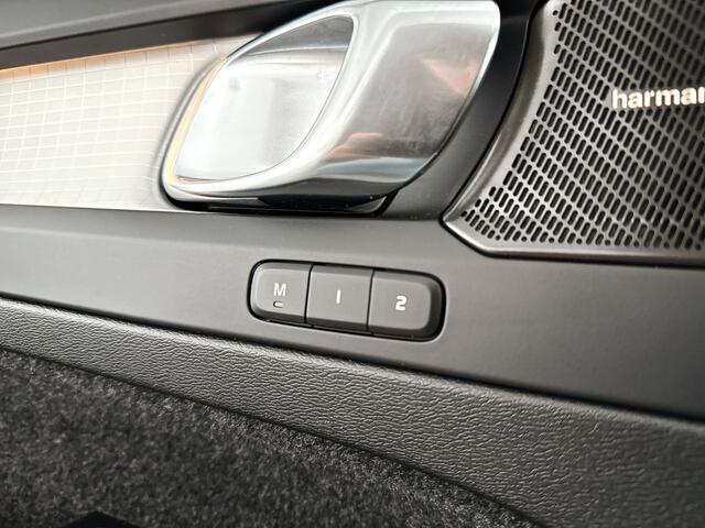 Volvo XC40 T4 Plug-in hybrid Plus Dark | Parkeercamera | Stoel- en Stuurverwarming | Trekhaak