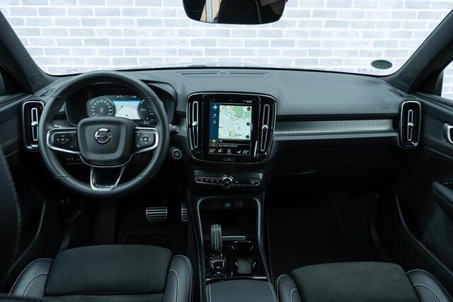 Volvo XC40 1.5 T4 Recharge R-Design | Plug-in Hybrid (PHEV) | Achteruitrijcamera | Navigatie | Apple Carplay | Android Auto | Stoelverwarming | Elektrische Achterklep |