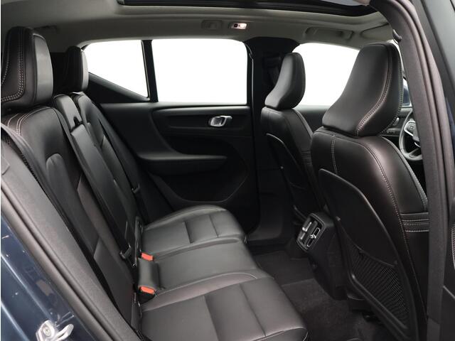 Volvo XC40 2.0 T4 Inscription / Trekhaak / Panoramadak / 360 Camera / Elektrisch Verst. Stoelen / Adaptive Cruise / Lederen Bekleding / BLIS / Keyless /